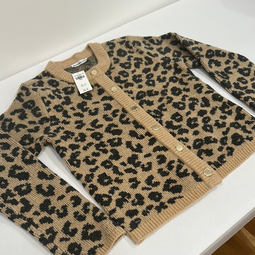 Abercrombie & Fitch Leopard Print Button-Up Sweater - Picture 3 of 4